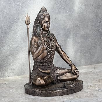 アンティーク　精巧に彫られ芸術的で威厳のある神々の一刀彫の彫刻オブジェ アンティーク 精巧に彫られ芸術的で威厳のある神々の一刀彫の彫刻